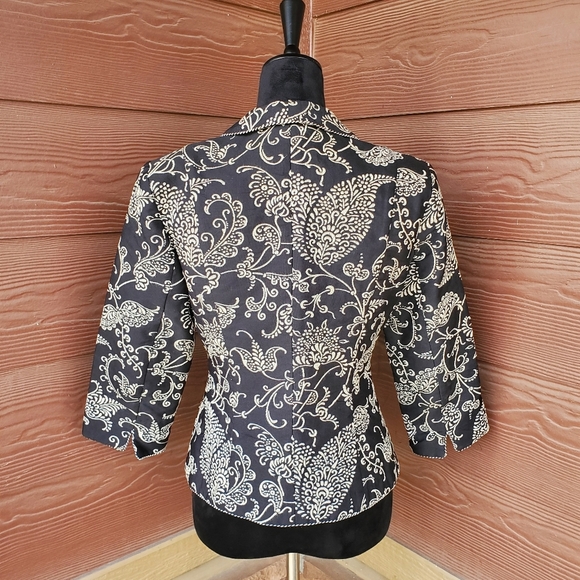CAbi Eliza Tapestry Brocade Embroidered Black and Cream Jacket Blazer Size 2 EUC - Picture 15 of 16